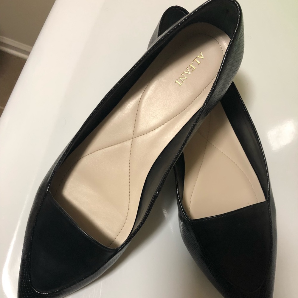 Alfani flats
